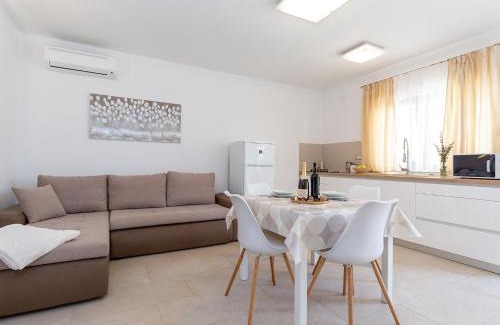 Mugeba Apartment | Villa Gioia apartment with terrace
