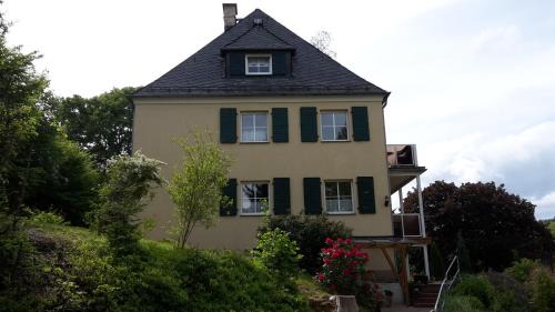 Bad Elster Apartment | Villa Goldbrunnen Ferienwohnung 3
