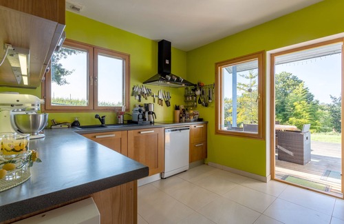 Quimper Villa | Villa 'Grande Maison Lumineuse - Jaccuzi' with Private Terrace, Private Garden and Wi-Fi