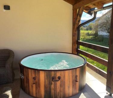 Plaski House | Villa Green house - shared pool & BBQ
