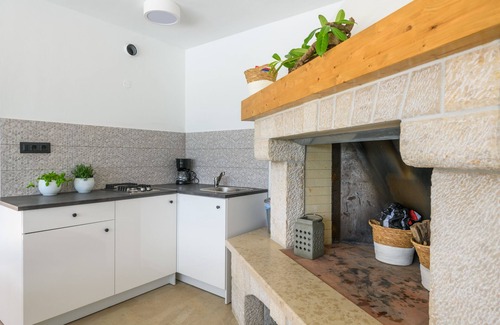 Nedescina Villa | Villa Green Olive: Pool, Privatsphäre und Stilvolles Refugium