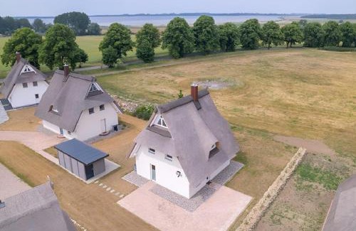 Am Salzhaff House | Villa Haffblick - Ferienhaus mit Kamin, Sauna und Meerblick