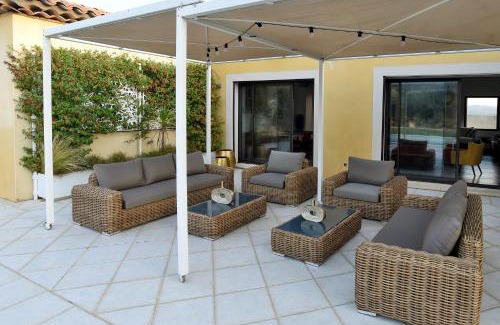 Domazan Villa | Villa Hameau de Signargues, entre Avignon - Pont du Gard et Uzes