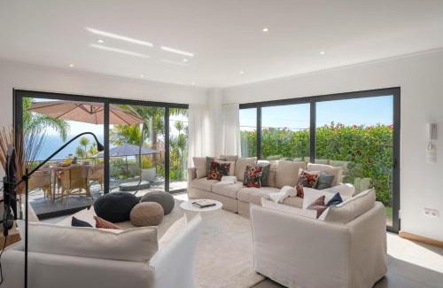 Estreito da Calheta Villa | Villa Hibiscus by An Island Apart