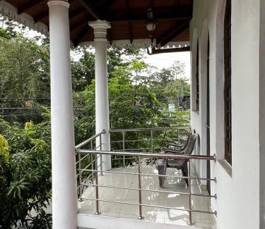 Negombo Villa | Villa Hirunika Negombo