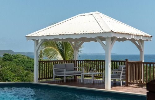 Le Moule Villa | VILLA HOLIDAYS with Pool and sea view, perfect for groups