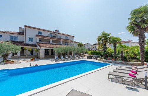 Mali Maj House | Villa Hope - Apartments with Shared Pool