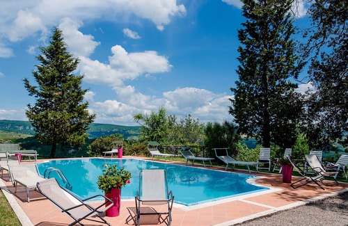 Radicofani Villa | Villa Il Giardino with Private Swimming Pool, Garden, Ideal for Weddings