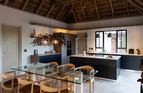 Hoedspruit Villa | Villa Impala: Luxury vacation home in South African bush