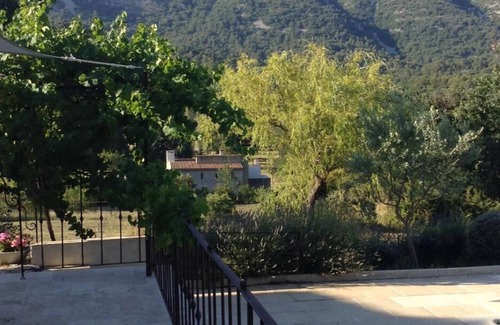Vauvenargues Villa | Villa In a Charming Provençal Village - Home To Château Picasso