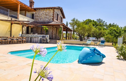San Venanzo House | Villa in a very quiet area with garden, pool and panoramic terrace with hot tub!
