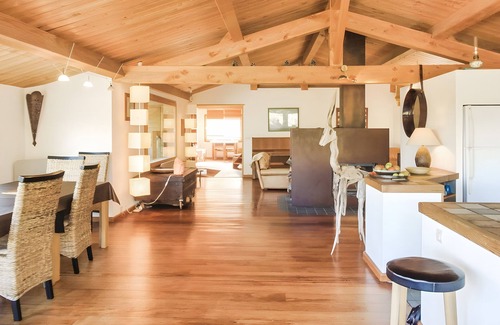 Moureze Villa | Villa 'In an Exceptional Location' with Mountain View, Wi-Fi and Air Conditioning