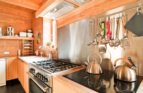 Freineux Cabin | Villa in Freyneux With Garden