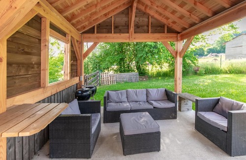 Freineux Cabin | Villa in Freyneux With Garden