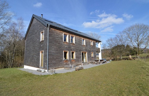 Freineux Cabin | Villa in Freyneux With Garden