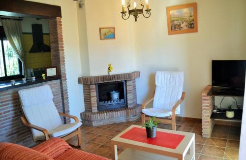 Vinuela House | Villa in Málaga near Mediterranean Coast, cleaning included