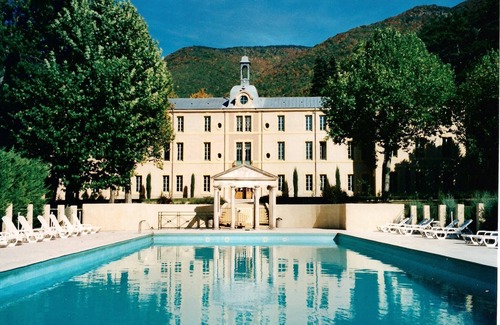 Montbrun-les-Bains Apartment | Villa in Montbrun near Lake and Sea