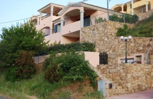 Franculacciu House | Villa in residence with garden and private parking space communal pool.