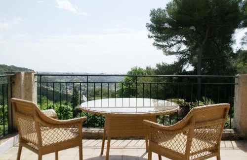 Saint-Paul-de-Vence Villa | Villa in Saint-Paul-de-Vence with Pool Views