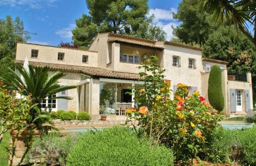 Saint-Paul-de-Vence Villa | Villa in Saint-Paul-de-Vence with Pool Views