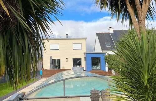 Combrit Villa | Villa in Sainte Marine. heated pool. beaches, harbour, all on foot