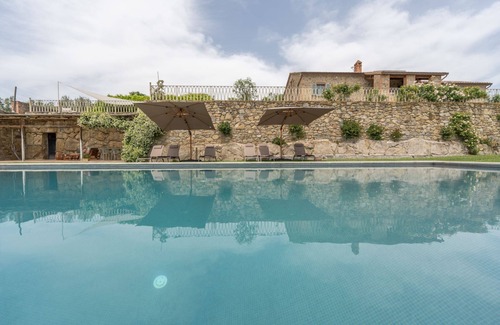 Tuoro sul Trasimeno Villa | Villa in Tuoro Sul Trasimeno with 7 bedrooms sleeps 14
