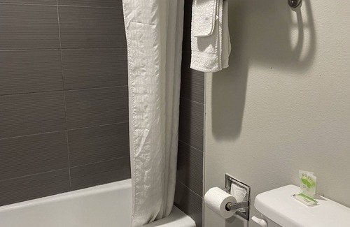 Hawthorne Hotel | Villa Inn & Suites