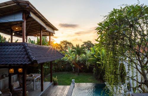 Babakan Villa | Villa Innerbloom stylish 2BR with large pool & garden