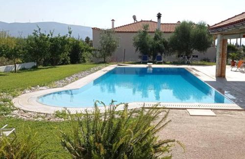 Eretria Villa | Villa IRENE Evia, 4 bdr, Pool, 500m to Beach