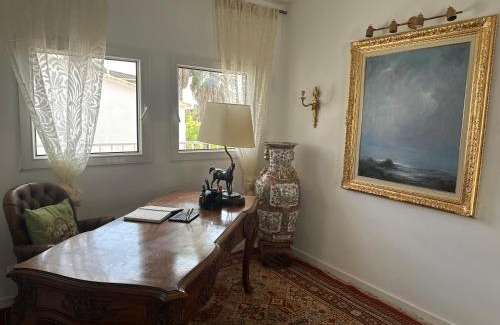 Pineda de Mar Bed & Breakfast | Villa IRI Habitación N 2 con un baño compartido , balcón