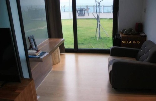 Baisha House | Villa Iris