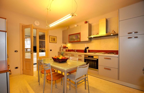 Lonato del Garda Villa | Villa Garden private heated pool and air conditioning in all rooms