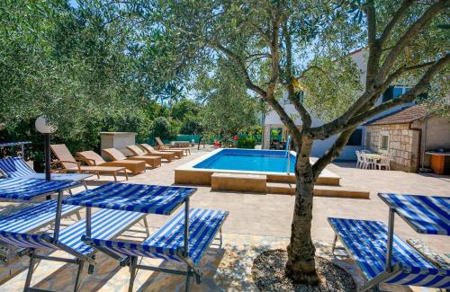 Cove Tri Zala (Zrnovo) Villa | Villa Ivanka