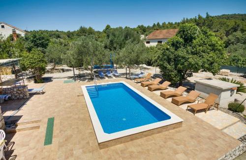 Cove Tri Zala (Zrnovo) Villa | Villa Ivanka