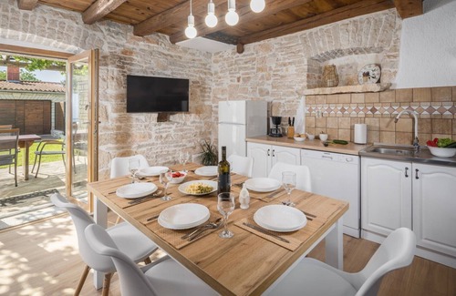 Brajkovici Villa | Villa Ivini in Brajkovići - Haus für 5 Personen