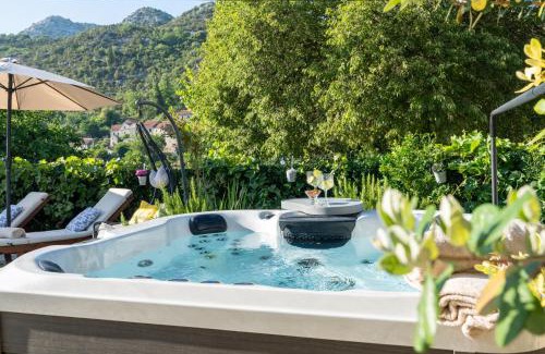 Oslje Villa | Villa Ivona with swimming pool and jacuzzi