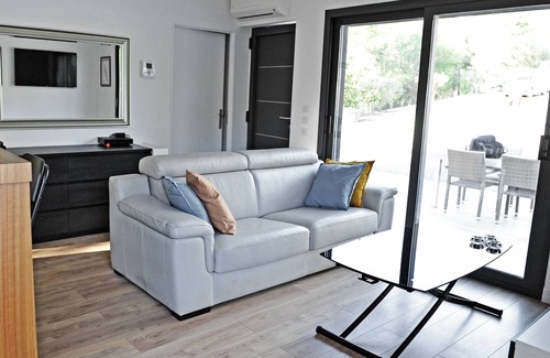 Meyrargues Villa | Villa-jacuzzi-1chb-jardin-10minsAixEnPce-QuartierChic
