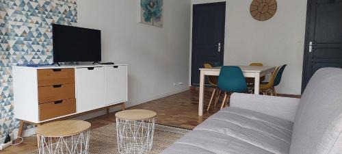 Mont-Dore Apartment | Villa Jean Julien - Le Sancy - Wifi - 2 chambres - 2 Salles d'eau - Rdc - 8 personnes - Terrasse