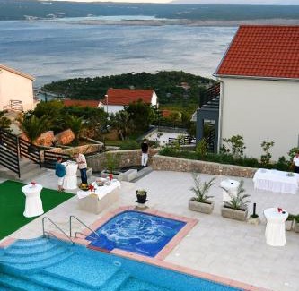 Klanfari Villa | Villa Kalmar - Heated pool and spectacular sea view