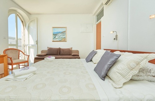 Montovjerna House | Villa Kate Dadic