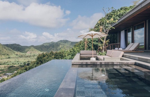 Praya Barat Villa | Villa Keluarga at Tampah Hills