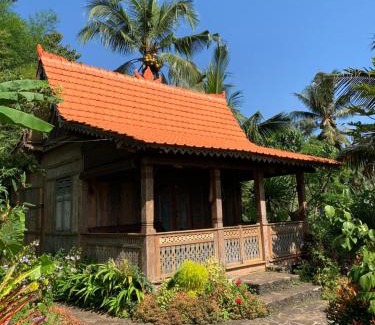 Kubutambahan House | Villa Kepuh