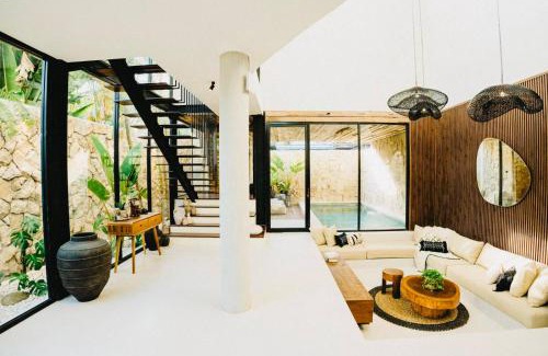 Drupadi Villa | Villa KHAYU Seminyak Cozy 2BR Villa - Only 900 Meters to the Beach