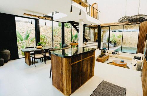 Drupadi Villa | Villa KHAYU Seminyak Cozy 2BR Villa - Only 900 Meters to the Beach