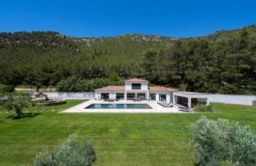Cuges-les-Pins Villa | VILLA KOÏ CASTELLET*PISCINE*SPA*SALLE DE SPORT*CINÉMA*
