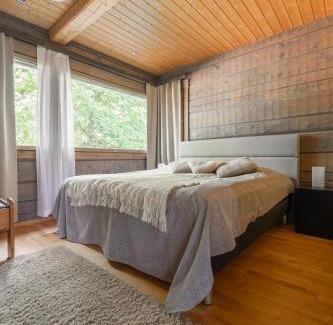 Tahkovuori Ski Chalet | Villa Kultaranta A - Scenic Lakeside Cabin in Tahkovuori with Hot Tub and Sauna