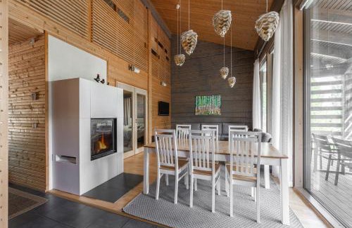 Tahkovuori Ski Chalet | Villa Kultaranta A - Scenic Lakeside Cabin in Tahkovuori with Hot Tub and Sauna