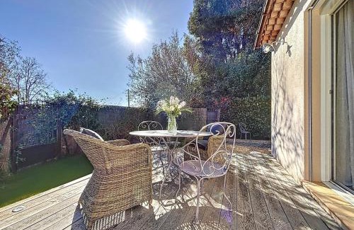 Valbonne House | Villa "L'émeraude - Maison d'Hôtes - Jardin et parking privés - Valbonne