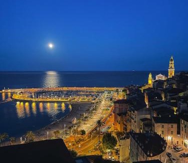 Menton Apartment | Villa l'ensoleillée vue panoramique mer, 250 m de la plage et du centre ville