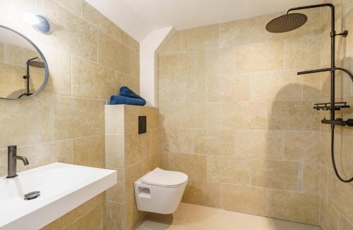 Biarritz Bed & Breakfast | Villa La Conciergerie à Biarritz, avec Fronton pour Pelote Basque, Boulodrome, Bar-Comptoir